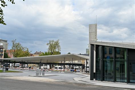 Nuotrauka su autobusu, vežančiu mobilizuotus karius