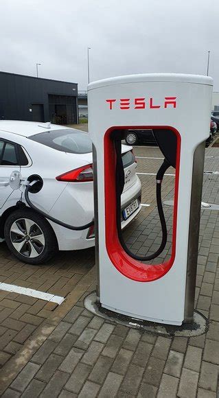 Tesla Supercharger stotelė