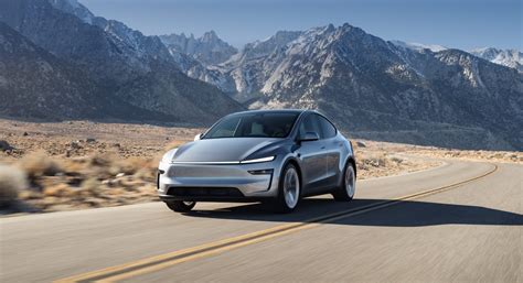 Tesla automobiliai skirtinguose miestuose