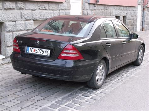 Mercedes-Benz C 200 CDI W203 interjeras