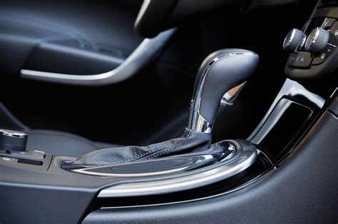 Kia Cee'd interjeras su automatine pavarų svirtimi