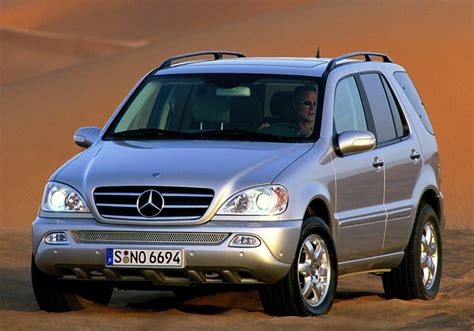 Istorinė Mercedes-Benz M-Class W163 nuotrauka