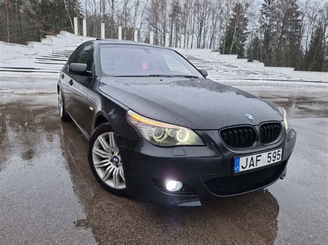 BMW 530 automobilis
