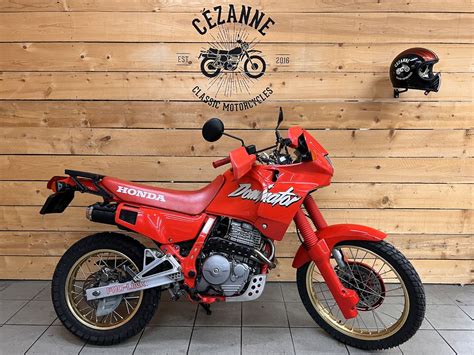 Honda NX650 Dominator motociklas
