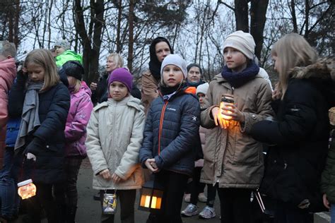 Nuotrauka su vaikų pagamintais žibintais
