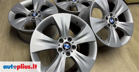 Nuotrauka BMW E39 su skirtingų dydžių ratlankiais