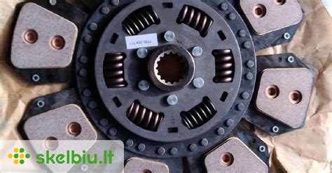 Schema rodanti traktoriaus sankabos mechanizmą