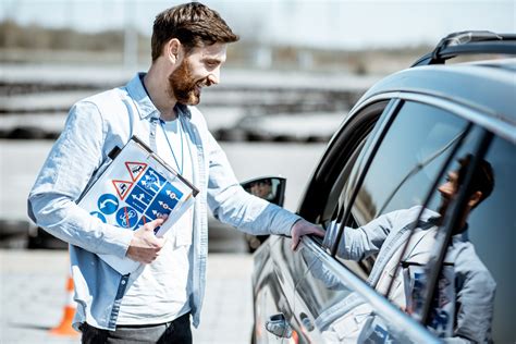 Infografika apie vairavimo egzaminų eigą