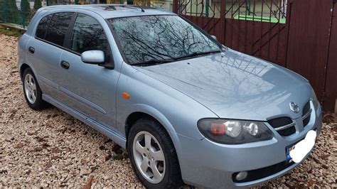 Nissan Almera N16 salonas