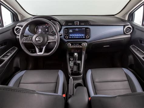 Nissan Versa interjeras