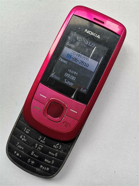 Nokia 2220s klaviatūra ir ekranas