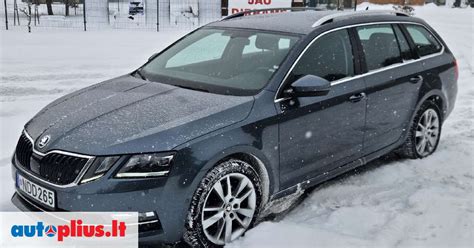 Skoda Octavia universalas su įjungtu galiniu valytuvu