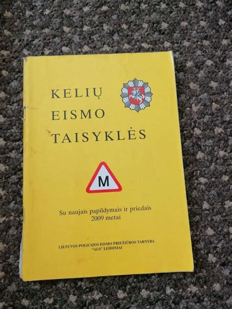 Jauni vairuotojai mokosi Kelių eismo taisyklių