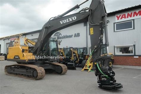 Ekskavatoriaus Volvo EC 25 valdymo pultas