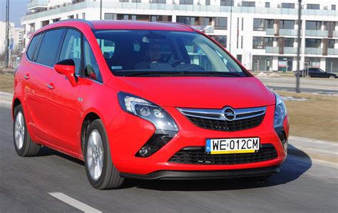 Infografika su Opel Zafira techninėmis charakteristikomis