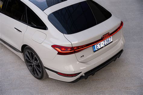 Audi 90 priekinė dalis su žibintais ir grotelėmis