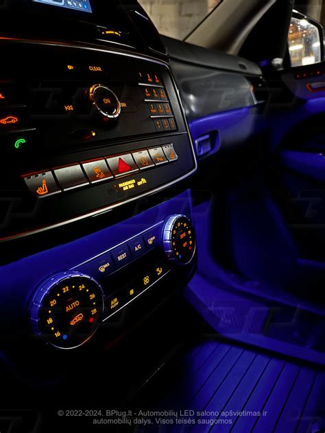 Salono apšvietimo valdymas automobilyje