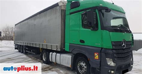 Schema su skirtingais Mercedes-Benz vilkikų modeliais