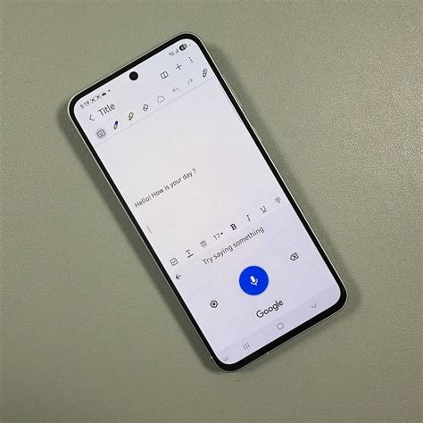 Simbolis, rodantis telefono ir SMS valdymą balsu