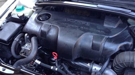Volvo V70 D5 variklio skyriaus vaizdas