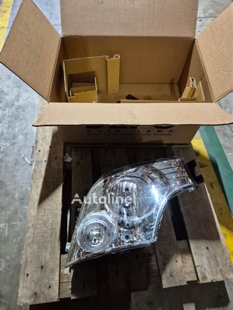 Renault Kangoo priekinė dalis su LED dienos žibintais