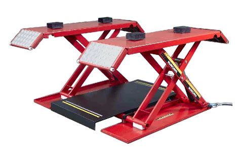 Įvairių tipų automobiliniai keltuvai