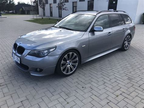 BMW E61 automobilio profilis posūkyje su aktyviu stabilizatoriumi ir be jo