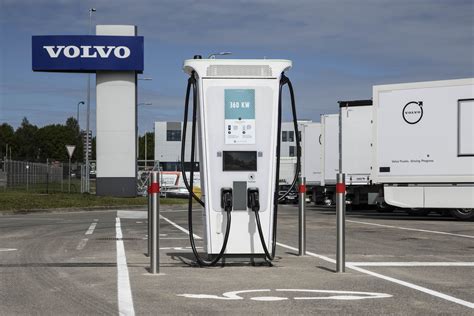 Elektrinio sunkvežimio įkrovimo stotelė