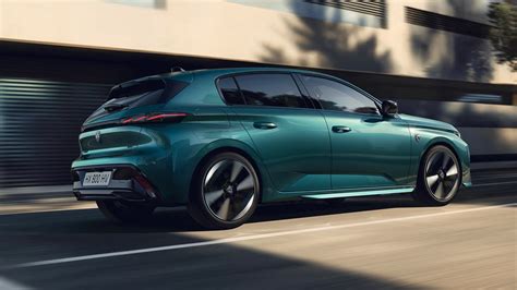 Peugeot 308 su naujuoju logotipu