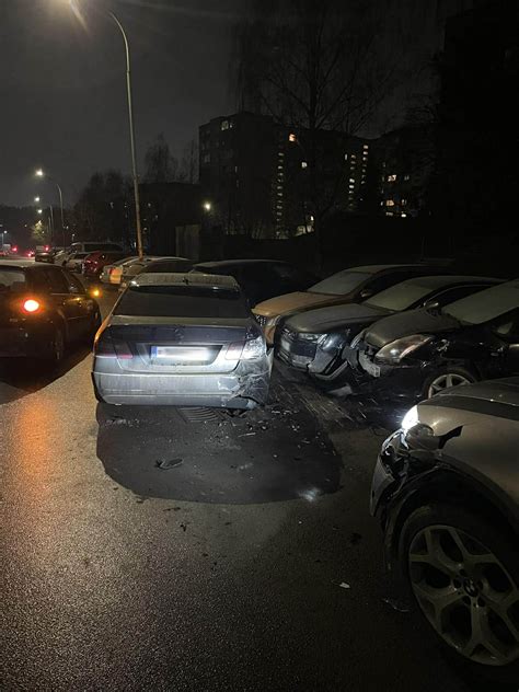 BMW X6 automobilis po avarijos Vilniuje, prie Neries