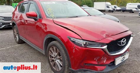 Įvairių markių ir modelių automobiliai