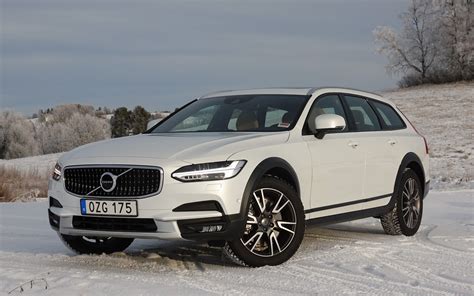 Volvo V90 Cross Country variklio skyrius