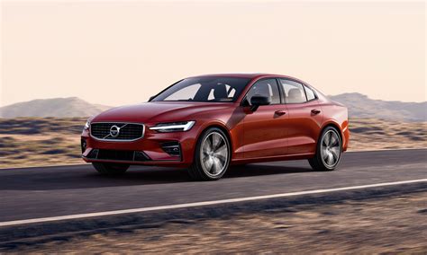 Volvo S60 konkurentų palyginimas