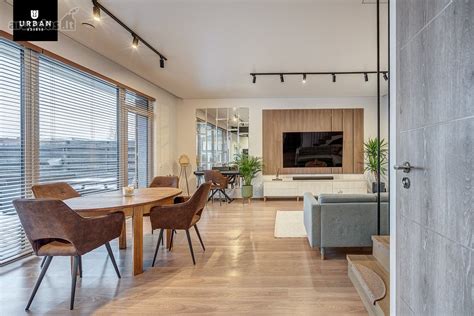 Salonas su šviesiu ir moderniu interjeru
