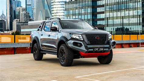 Nissan Navara automobilio ratlankiai