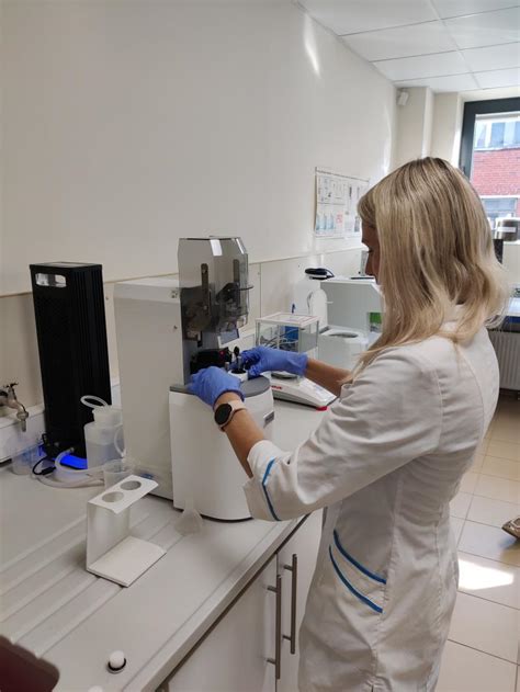 Laboratorija su modernia įranga