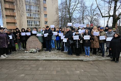 Romų holokausto aukų atminimo diena.