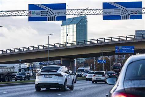 Elektromobilių ir hibridinių automobilių populiarumas