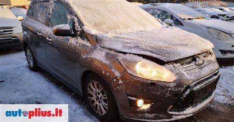 Ford C-Max automobilis su naujais ratlankiais