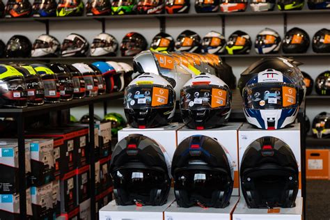 Skirtingi motociklų šalmų tipai