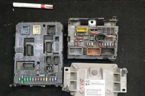 Citroen C5 X7 salono saugiklių dėžutės schema
