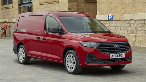 Nuotrauka, vaizduojanti Ford Transit Connect automobilį su priekaba