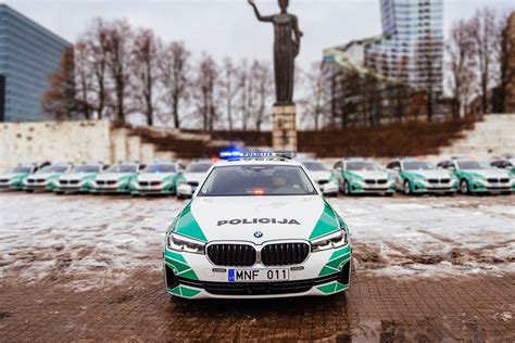 BMW 530d xDrive policijos automobilyje