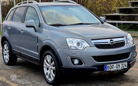 Opel Antara automobilio priekis su matomu radiatoriaus grotelių