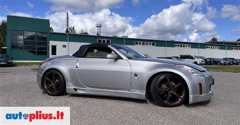 Istorinis Nissan kabrioletas