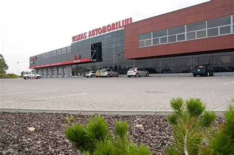 Nuotrauka: EOLTAS parduotuvės interjeras arba automobilių detalių ekspozicija