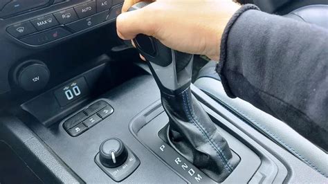 Ford Ranger Raptor su 10 laipsnių automatine pavarų dėže