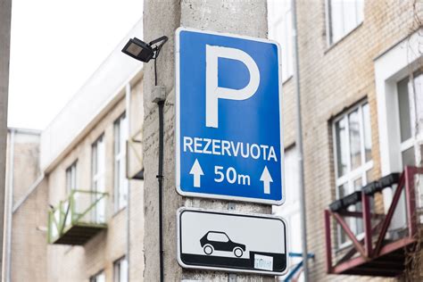 Schematinis pavaizdavimas, kaip išsaugoti automobilio parkavimo vietą telefone