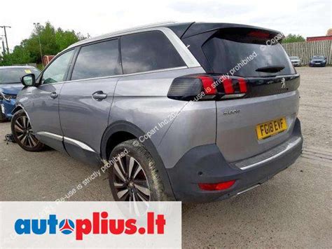 Veikiantis Peugeot 5008 automobilis su elektriniu vairo stiprintuvu