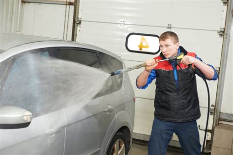 Automobilio plovimas prieš antikorozinį dengimą